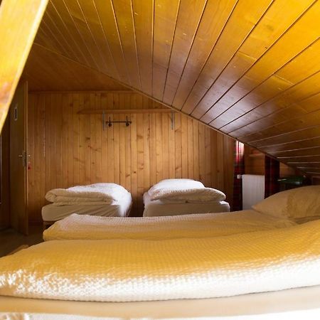 Refuge De Plan-Francey Hotel Moleson Exterior photo